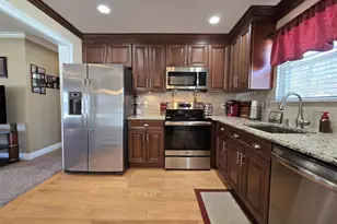 31 Stanley Dr, Shirley, NY 11967 - Photo 5