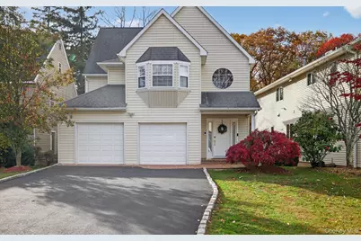 9 Oxford Court, Wheatley Heights, NY 11798 - Photo 1