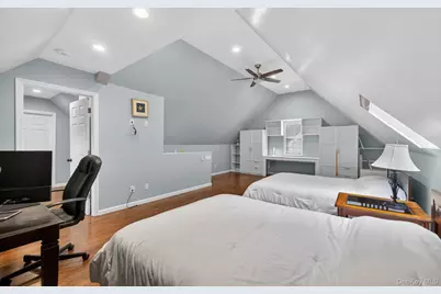 9 Oxford Court, Wheatley Heights, NY 11798 - Photo 37