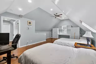 9 Oxford Court, Wheatley Heights, NY 11798 - Photo 37