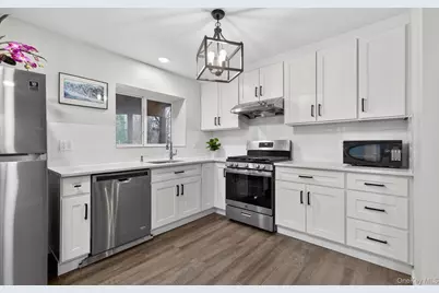 9 Oxford Court, Wheatley Heights, NY 11798 - Photo 45