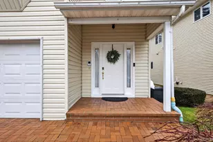 9 Oxford Court, Wheatley Heights, NY 11798 - Photo 3