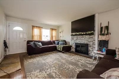 18 Cambridge Drive, Babylon, NY 11702 - Photo 3