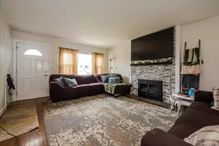 18 Cambridge Dr, Babylon, NY 11702 - Photo 3