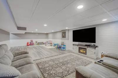 8 Kimberly Court, Manorville, NY 11949 - Photo 33