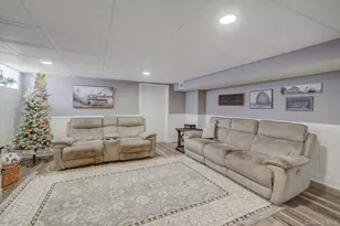 8 Kimberly Ct, Manorville, NY 11949 - Photo 31