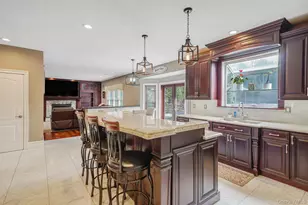 8 Kimberly Ct, Manorville, NY 11949 - Photo 5