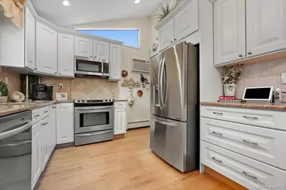 3937 Kingsberry Road, Seaford, NY 11783 - Photo 17