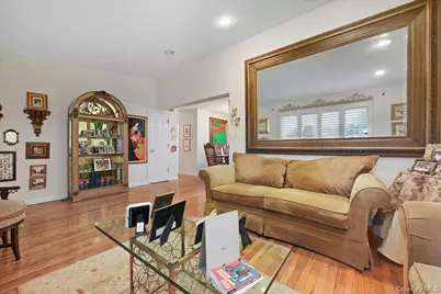 3937 Kingsberry Road, Seaford, NY 11783 - Photo 7