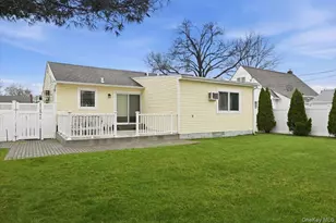 3937 Kingsberry Rd, Seaford, NY 11783 - Photo 35