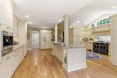 2 Shore Drive, Manhasset, NY 11030 - Photo 15