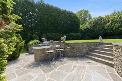 2 Shore Drive, Manhasset, NY 11030 - Photo 37