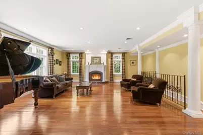 2 Shore Drive, Manhasset, NY 11030 - Photo 11