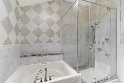 2 Shore Drive, Manhasset, NY 11030 - Photo 29
