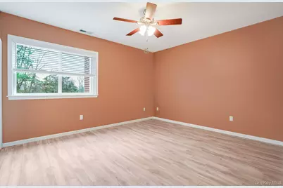 4 Meadow Way, Hopewell Junction, NY 12533 - Photo 25