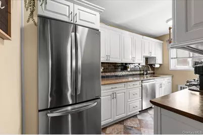 11 Edmunton Dr #E5, North Babylon, NY 11703 - Photo 7