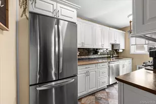 11 Edmunton Dr, North Babylon, NY 11703 - Photo 7