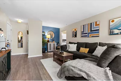 11 Edmunton Dr #E5, North Babylon, NY 11703 - Photo 5