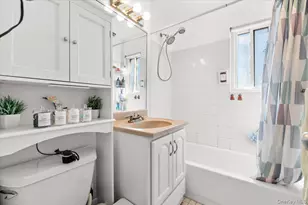 11 Edmunton Dr, North Babylon, NY 11703 - Photo 11