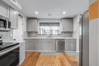 244 S Bayview Avenue, Amityville, NY 11701 - Photo 9