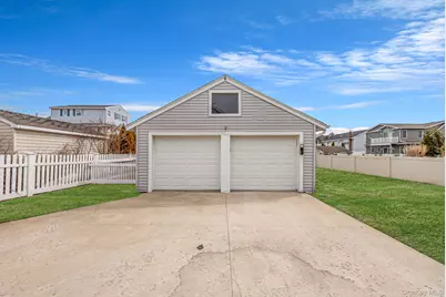 244 S Bayview Avenue, Amityville, NY 11701 - Photo 35