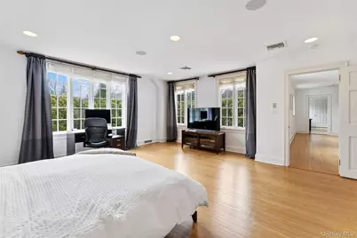 45 Griffen Avenue, Scarsdale, NY 10583 - Photo 17