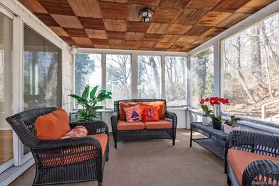 10 Sycamore Road, Glen Cove, NY 11542 - Photo 17