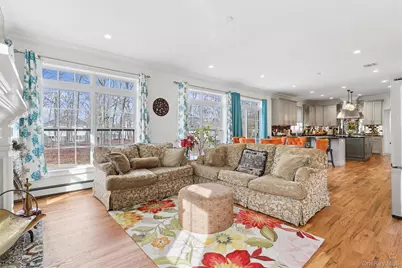 16 Gateway Court, Hampton Bays, NY 11946 - Photo 7