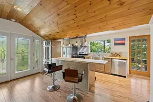 8 Towle Pl, Glen Cove, NY 11542 - Photo 5