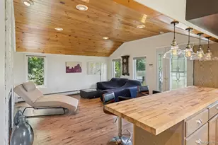 8 Towle Pl, Glen Cove, NY 11542 - Photo 9