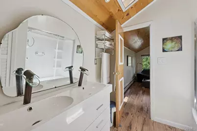 8 Towle Place, Glen Cove, NY 11542 - Photo 13