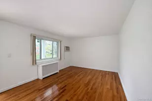 260-11 Langstone Ave, Glen Oaks, NY 11004 - Photo 5
