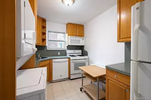 260-11 Langstone Ave, Glen Oaks, NY 11004 - Photo 7