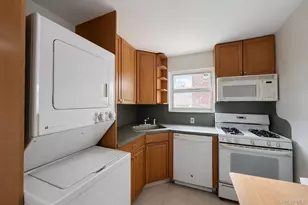 260-11 Langstone Ave, Glen Oaks, NY 11004 - Photo 7