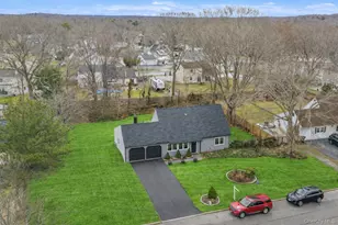 15 Harford Dr, Coram, NY 11727 - Photo 3