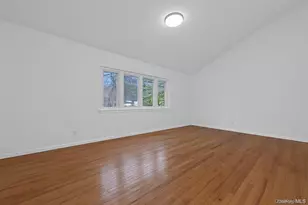 2 Pickwood Ln, Great Neck, NY 11024 - Photo 15