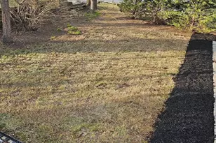 2 Pickwood Ln, Great Neck, NY 11024 - Photo 33