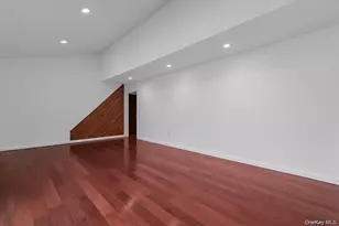 2 Pickwood Ln, Great Neck, NY 11024 - Photo 13