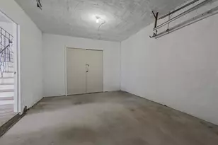 2 Pickwood Ln, Great Neck, NY 11024 - Photo 27