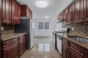 2 Pickwood Ln, Great Neck, NY 11024 - Photo 9