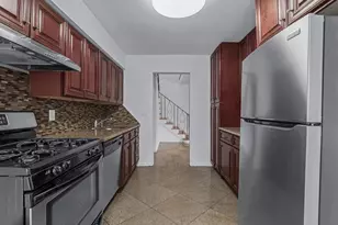 2 Pickwood Ln, Great Neck, NY 11024 - Photo 11