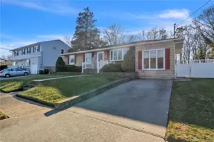 1408 St Louis Ave, Bay Shore, NY 11706 - Photo 3