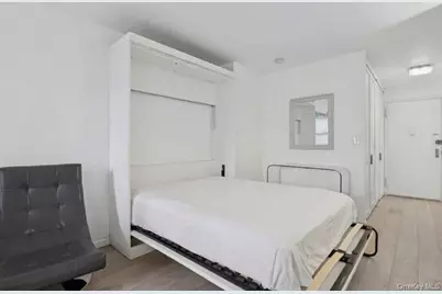 165 W 66th Street #2L, New York, NY 10023 - Photo 3