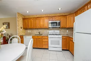 326 Erin Ln, East Setauket, NY 11733 - Photo 15