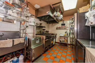 2918 Bruckner Boulevard, Bronx, NY 10465 - Photo 11