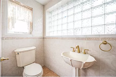 175 Rockaway Parkway, Valley Stream, NY 11580 - Photo 17