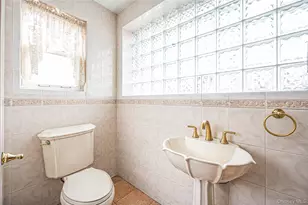 175 Rockaway Pkwy, Valley Stream, NY 11580 - Photo 17