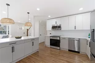 18 Maple Pl, Huntington, NY 11743 - Photo 9