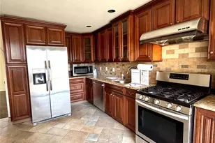 52-16 69th Pl, Maspeth, NY 11378 - Photo 5