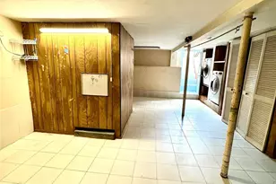 52-16 69th Pl, Maspeth, NY 11378 - Photo 15